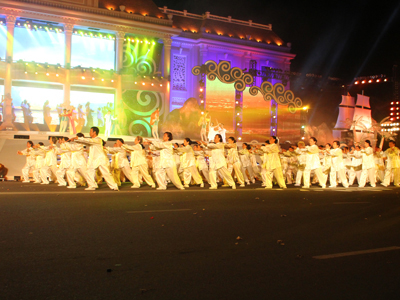 Festival Biển Nha Trang 2013 rộn r&agrave;ng ng&agrave;y khai mạc